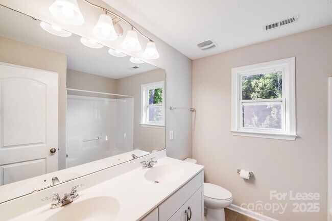 Building Photo - 13122 Oakhaven Glen Ln