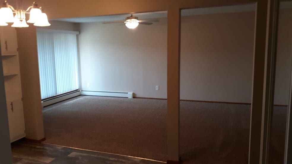 Building Photo - 362 Elton Hills Dr NW