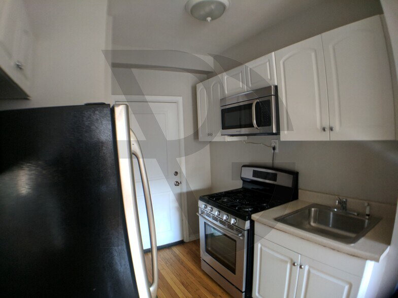 Building Photo - 736 W Addison St