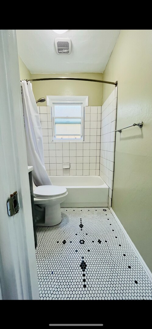 Building Photo - 33RDST