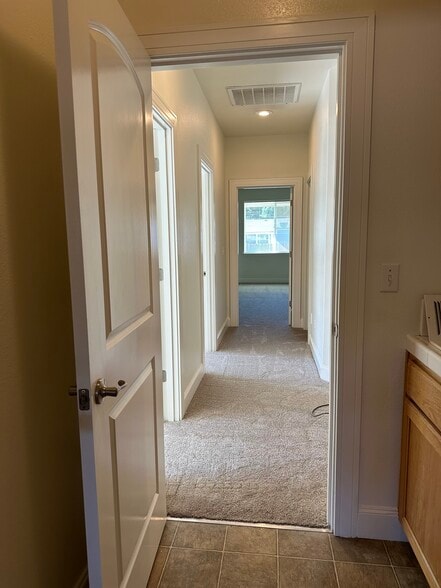 Building Photo - 818 Solano Cir