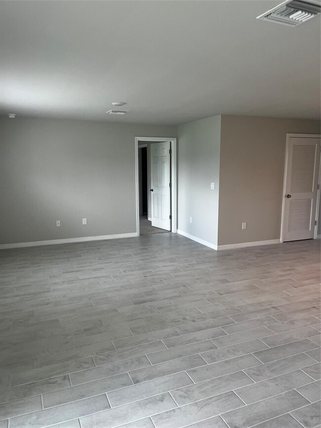 Building Photo - 4021 35th St SW