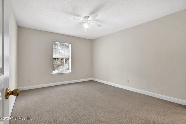 Building Photo - 1761 Highland View Dr