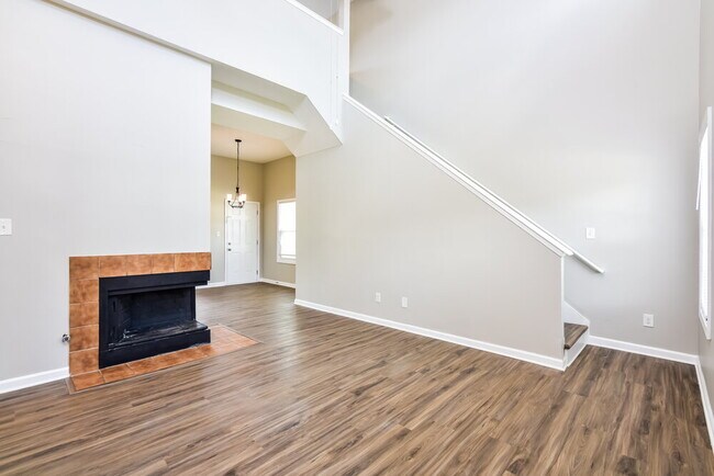 Building Photo - 3443 Oaktree Way