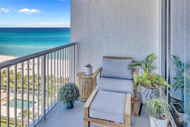 Building Photo - 2655 Collins Ave