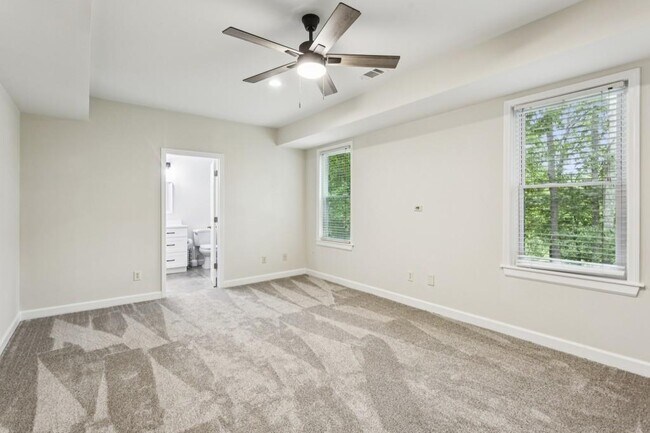 Building Photo - 5032 Hickory Hills Dr