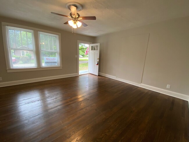 Building Photo - Cleveland Park large 2 bed / 1 bath remode...