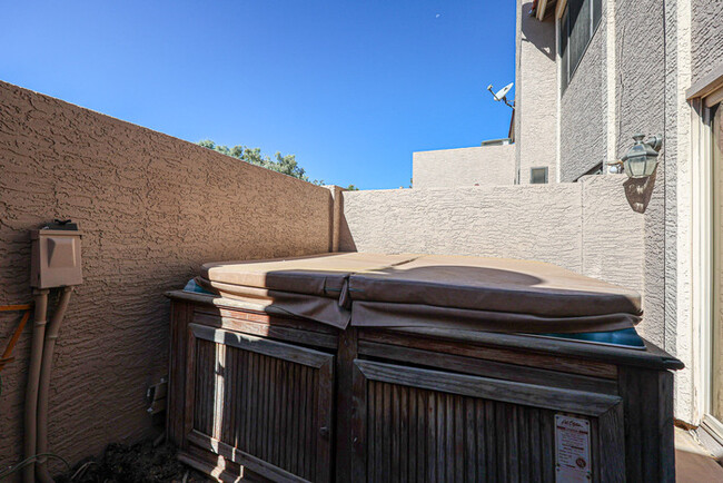 Building Photo - 3Bed/2.5Bath Condo at Kyrenne//Ray! $399 M...