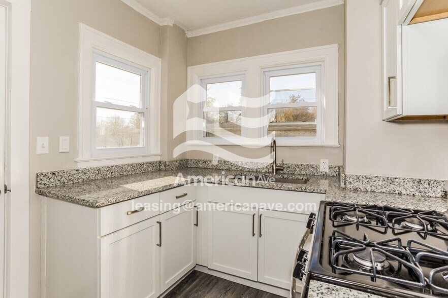 Building Photo - 208 N Walnut St