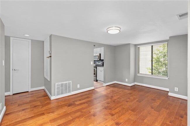 Building Photo - 2875 Torreya Way SE