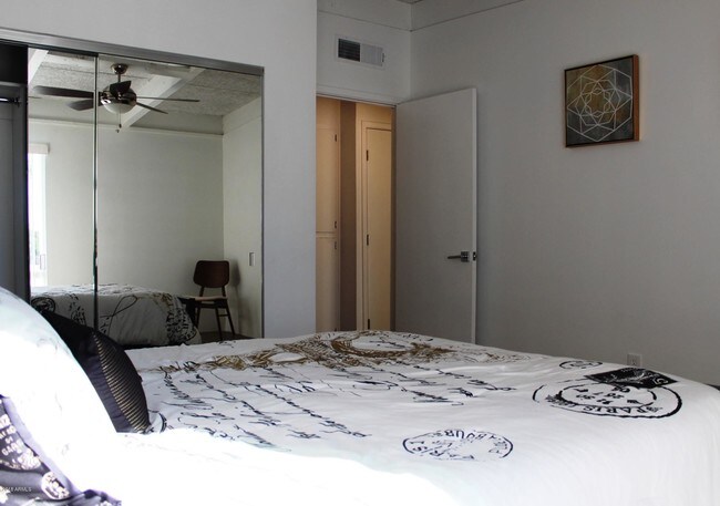 Building Photo - 3318 N 18th Ave