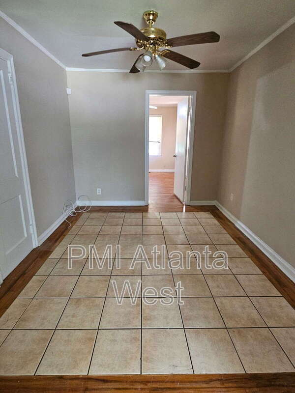 Building Photo - 418 Thaxton Dr SE