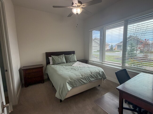 Building Photo - 5979 E Big Horn Pkwy