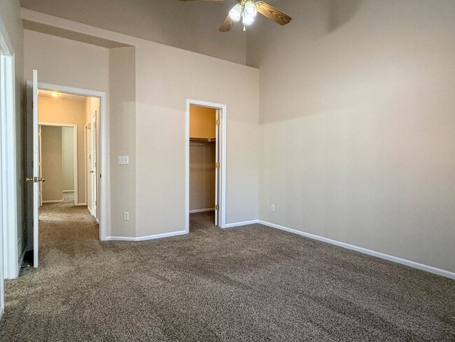 Building Photo - End-Unit Townhome in Littleton