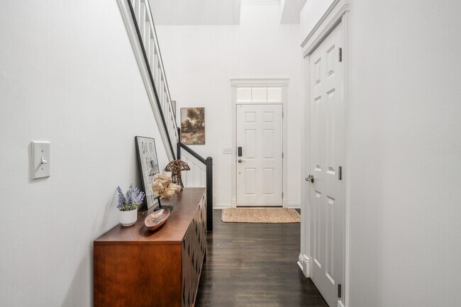 Building Photo - 7179 Fernridge Dr