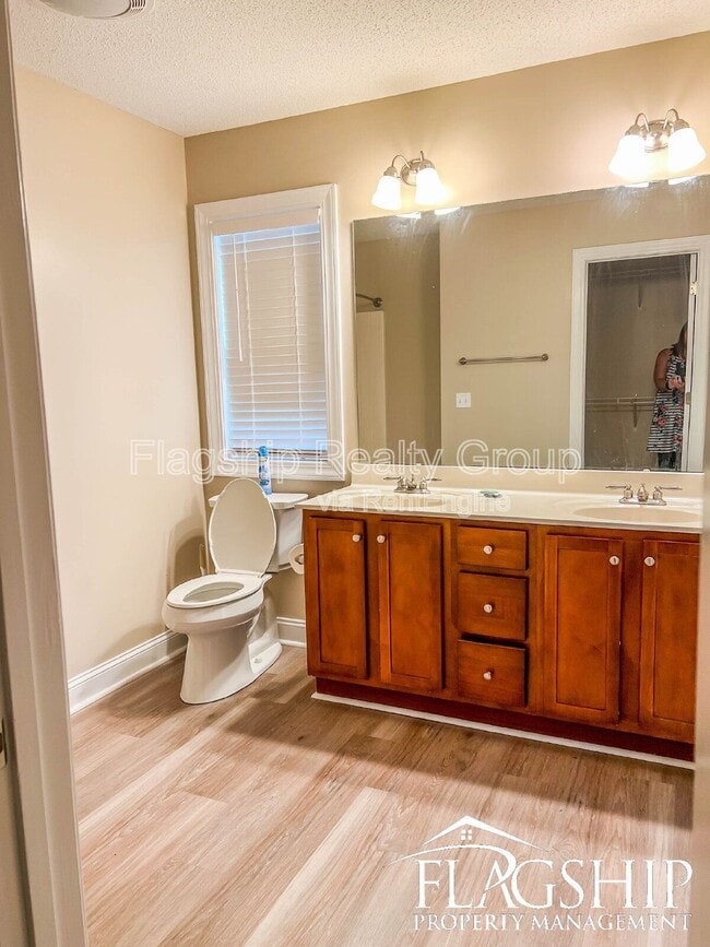 Building Photo - 2313 Sadler Dr
