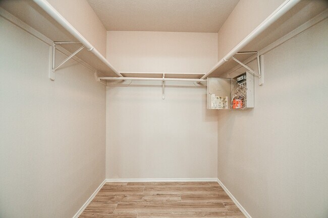 Building Photo - 11659 Evesborough Dr