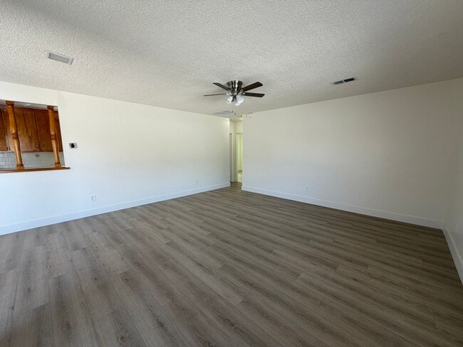 Building Photo - 820-824 W Palmyra Ave