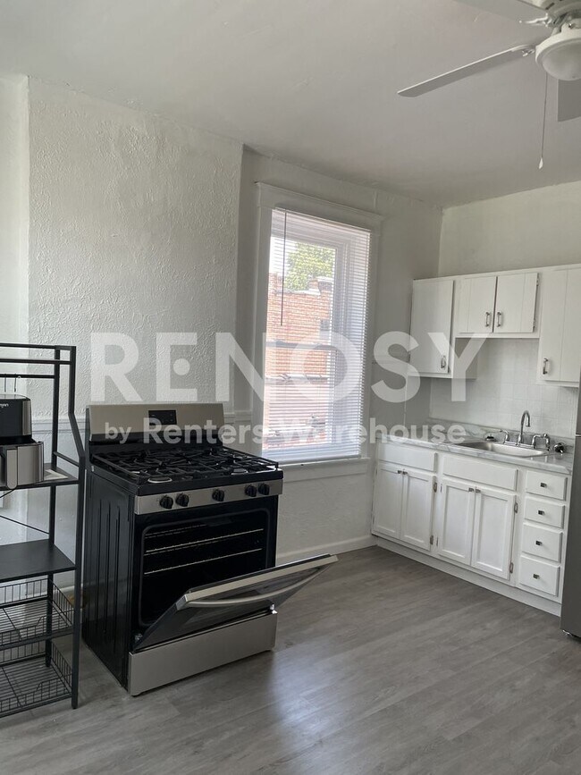 Building Photo - One bed one bath apartment in great neighborhood  - move in ready!