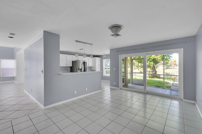 Building Photo - 2865 NW 68th Ln