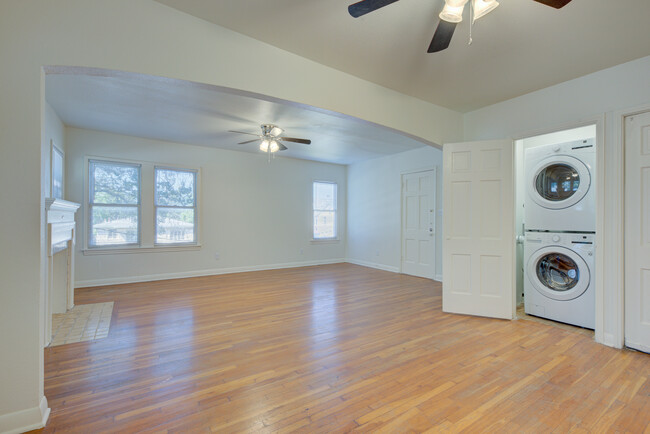 Full size washer dryer - 338 Army Blvd