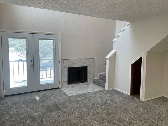 Building Photo - REMODELED ONE BEDROOM CONDO WITH LOFT!