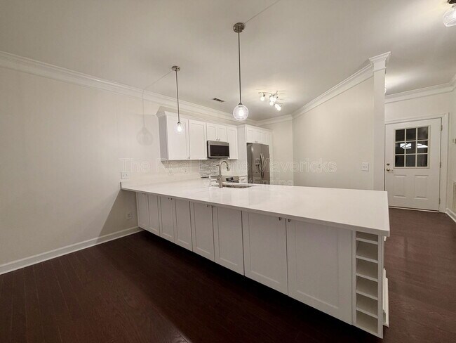 Building Photo - 3190 Waterfront Dr