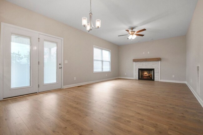 Building Photo - Pet Friendly Four Bedroom!