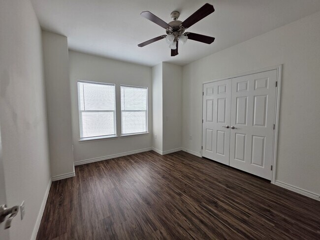 Building Photo - 4/2/2-Ready for Move Im-Download Rently app to self tour
