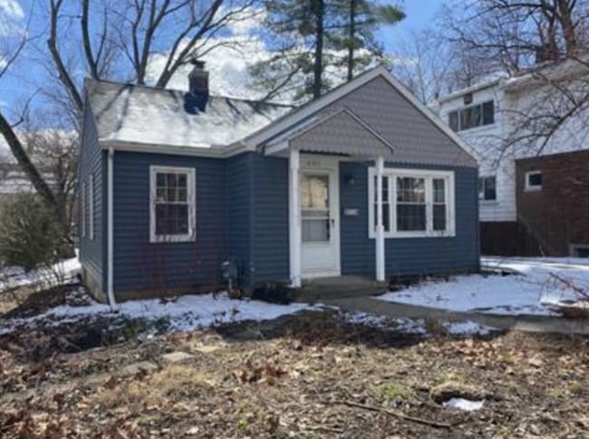 Building Photo - 601 W Hoover Ave