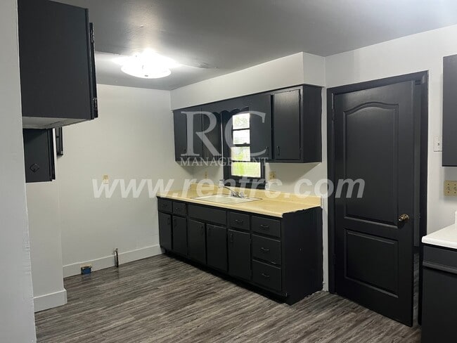 Building Photo - 218 Tennessee-