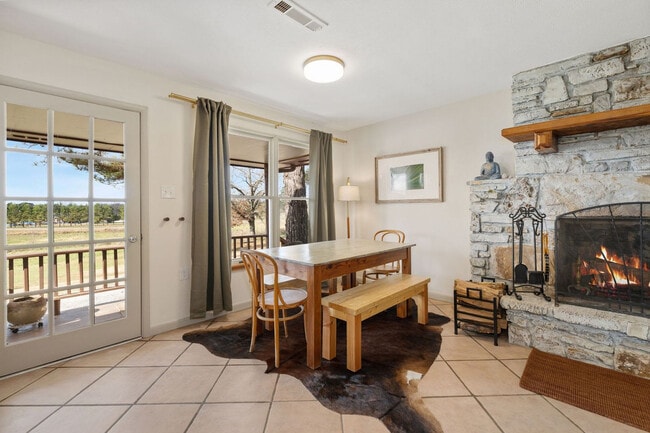 Building Photo - 17097 Lake Sequoyah Dr