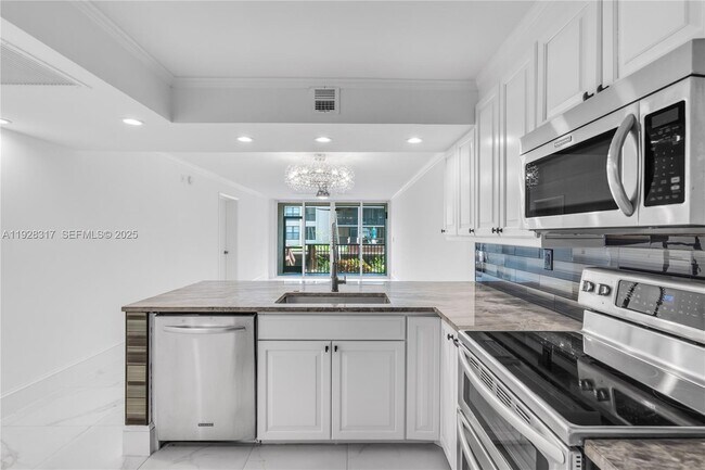 Building Photo - 12 Royal Palm Way