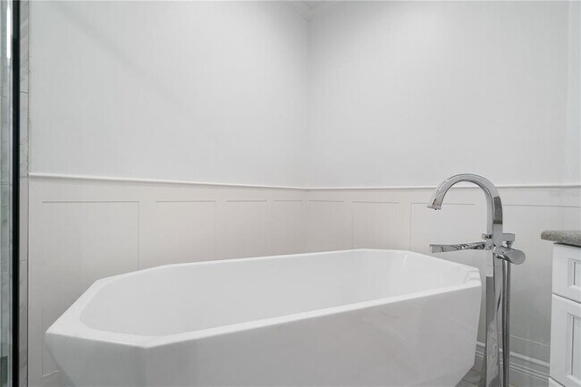Building Photo - 3924 Versailles Dr