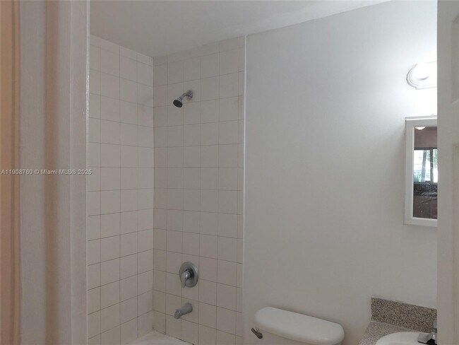 Building Photo - 13950 NE 2nd Ave