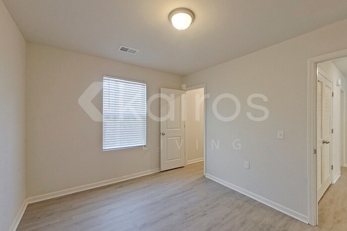 Building Photo - 2513 Island Dr SE