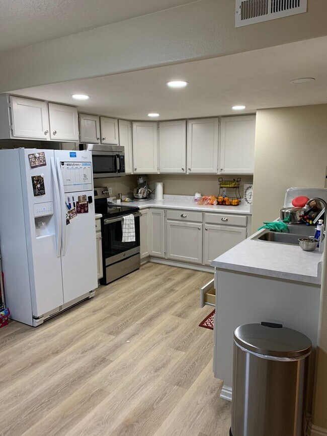 Building Photo - Beautiful 2 Bedroom Condo in North Orem