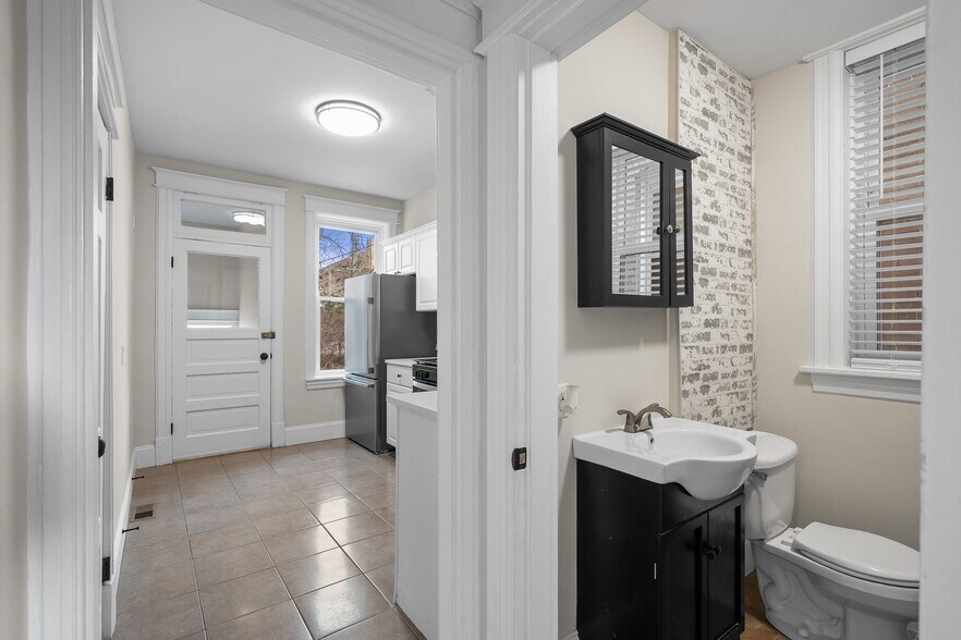 Building Photo - 6227 Victoria Ave