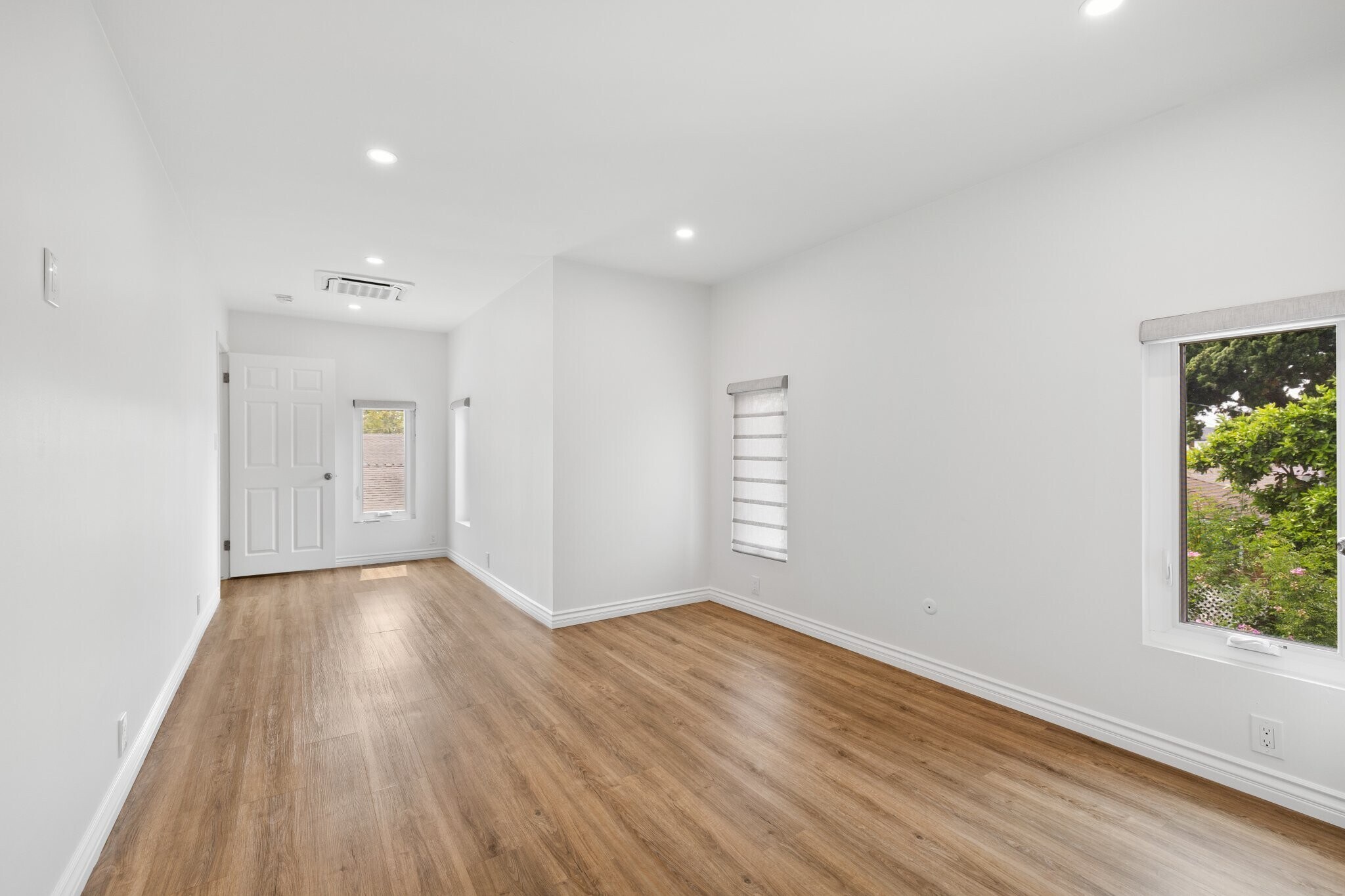 Building Photo - 3852 W 157th St