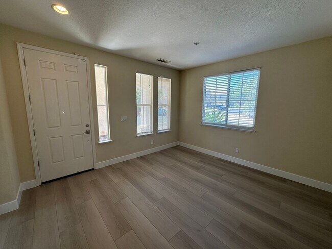 Building Photo - 2397 Tamalpais Ave