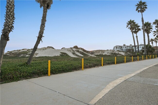 Building Photo - 5032 Amalfi Way