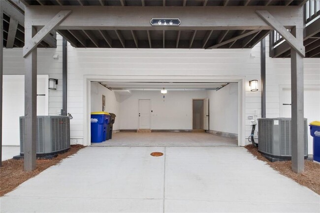 Building Photo - 616 Tiller Wy