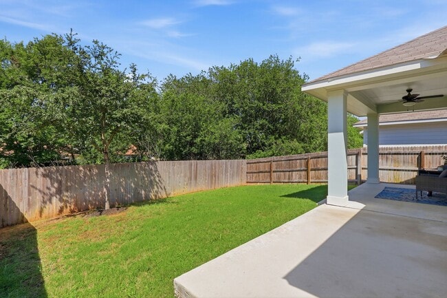 Building Photo - Modern 3BR Home with Main-Floor Primary!