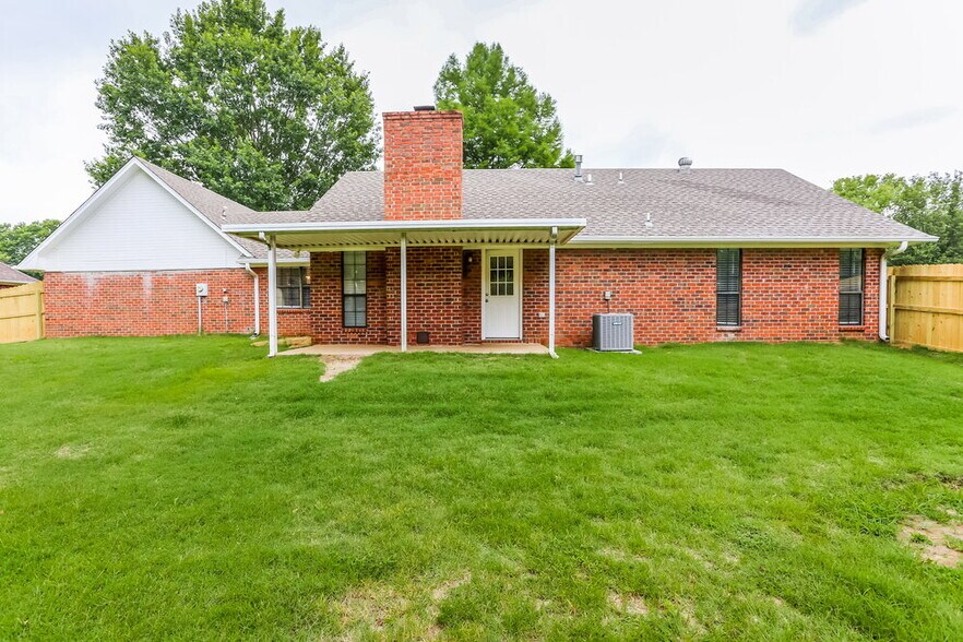 Building Photo - 7221 Blue Grass Rd