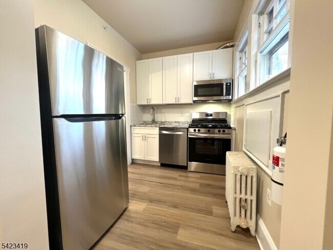 Building Photo - 185 Broad St