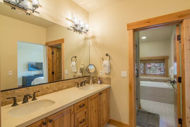 Building Photo - 10116 Sagebrush Ct