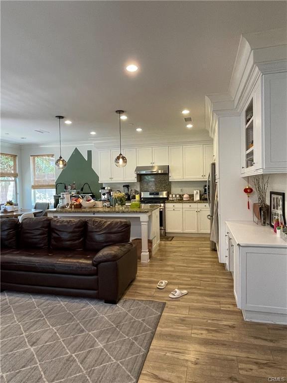 Building Photo - 31 Larkfield