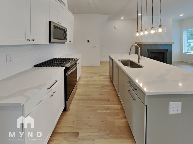 Building Photo - 1541 Millwood Pl