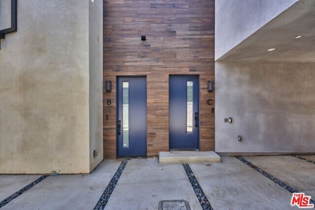 Building Photo - 13928 Bessemer St