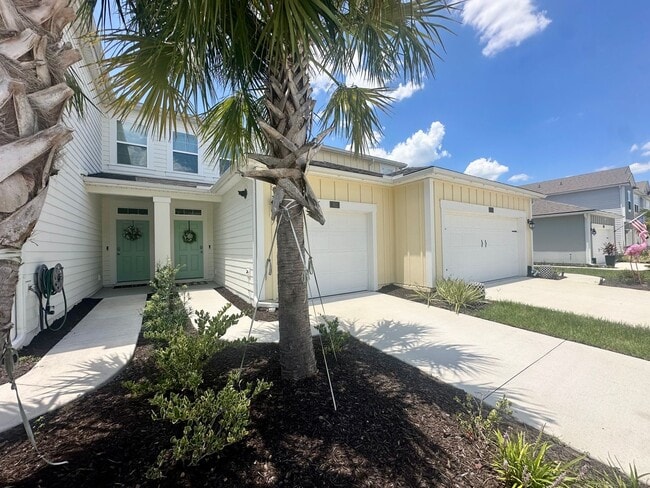 Building Photo - Adorable Townhome in Heart of St. Johns Co...